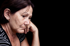 Geriatrie Psychiatrie alte Frau besorgt 