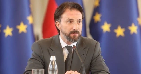 Max Mustermann