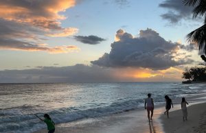 ©Hannes Joseph Sonnenuntergang ohne Sonne: Rockley Beach, Christ Church; Barbados ©Hannes Joseph Sonnenuntergang ohne Sonne: Rockley Beach, Christ Church; Barbados