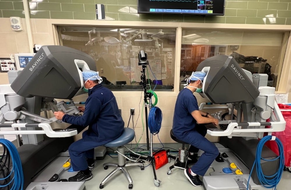 © Martin Winter; Figure 1; Dual console setup during robotic coronary artery bypass grafting with my mentor Dr. Johannes Bonatti and myself